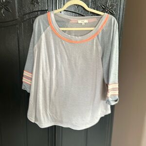 easel Light Gray Long Sleeve Tee with Coral Trim